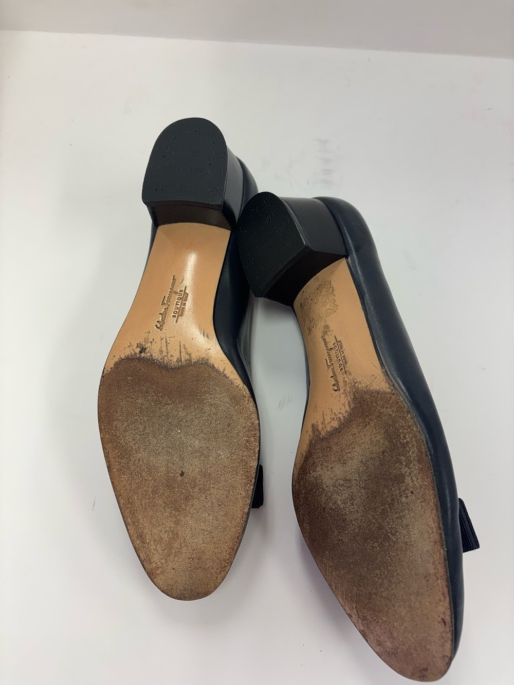 SALVATORE FERRAGAMO PUMP SHOE PREPPY WOMEN SIZE 7 NAVY BLUE - Picture 5 of 6